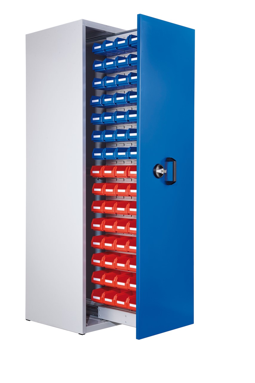 Zugwagenschrank, 1 Auszug, 2000x590x600 mm HxBxT, mit Schlitzplatte, einseitig bestückt, 60 Lagersichtkästen Gr. 7, Korpus RAL 7035 lichtgrau, Türen RAL 5010 enzianblau