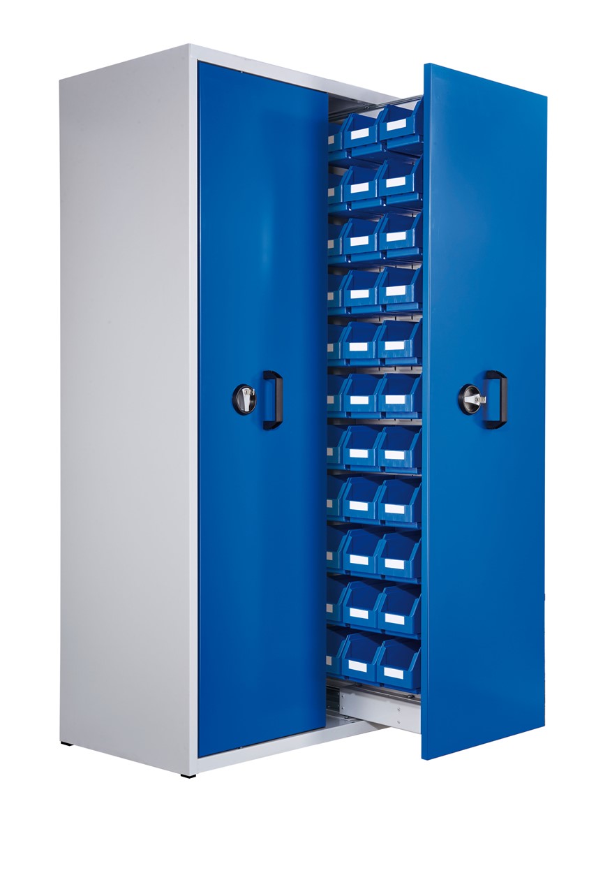 Zugwagenschrank, 2 Auszüge, 2000x1100x600 mm HxBxT, mit Schlitzplatte, einseitig bestückt, 33 Lagersichtkästen Gr. 6, Korpus RAL 7035 lichtgrau, Türen RAL 5010 enzianblau