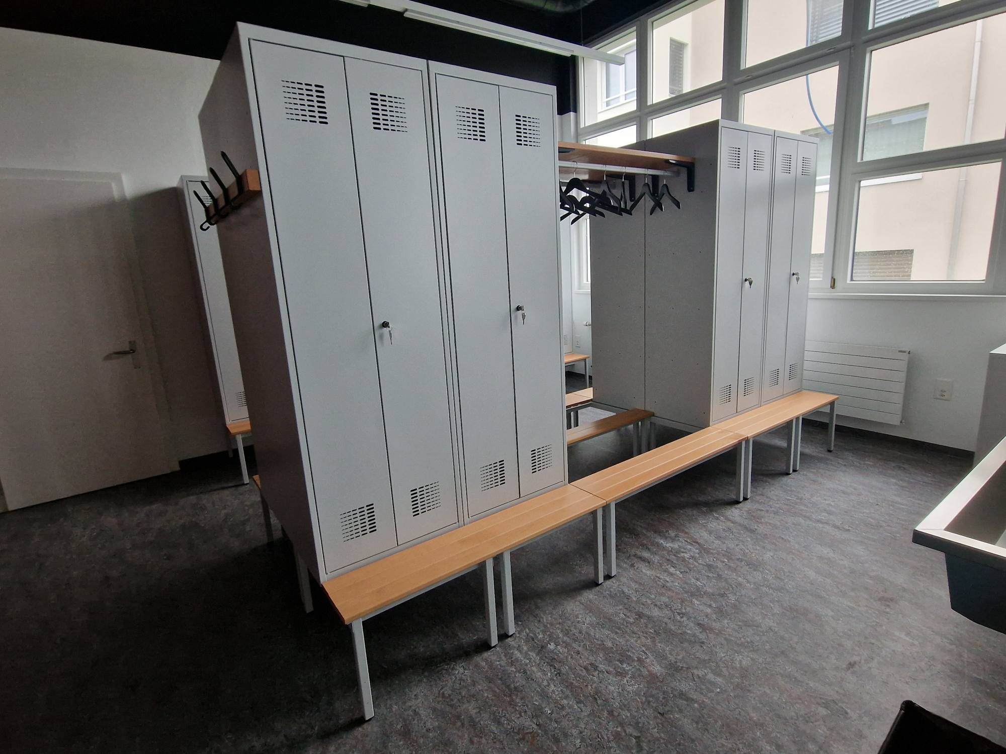 Spezialgarderobe bestehend aus Standardprodukten