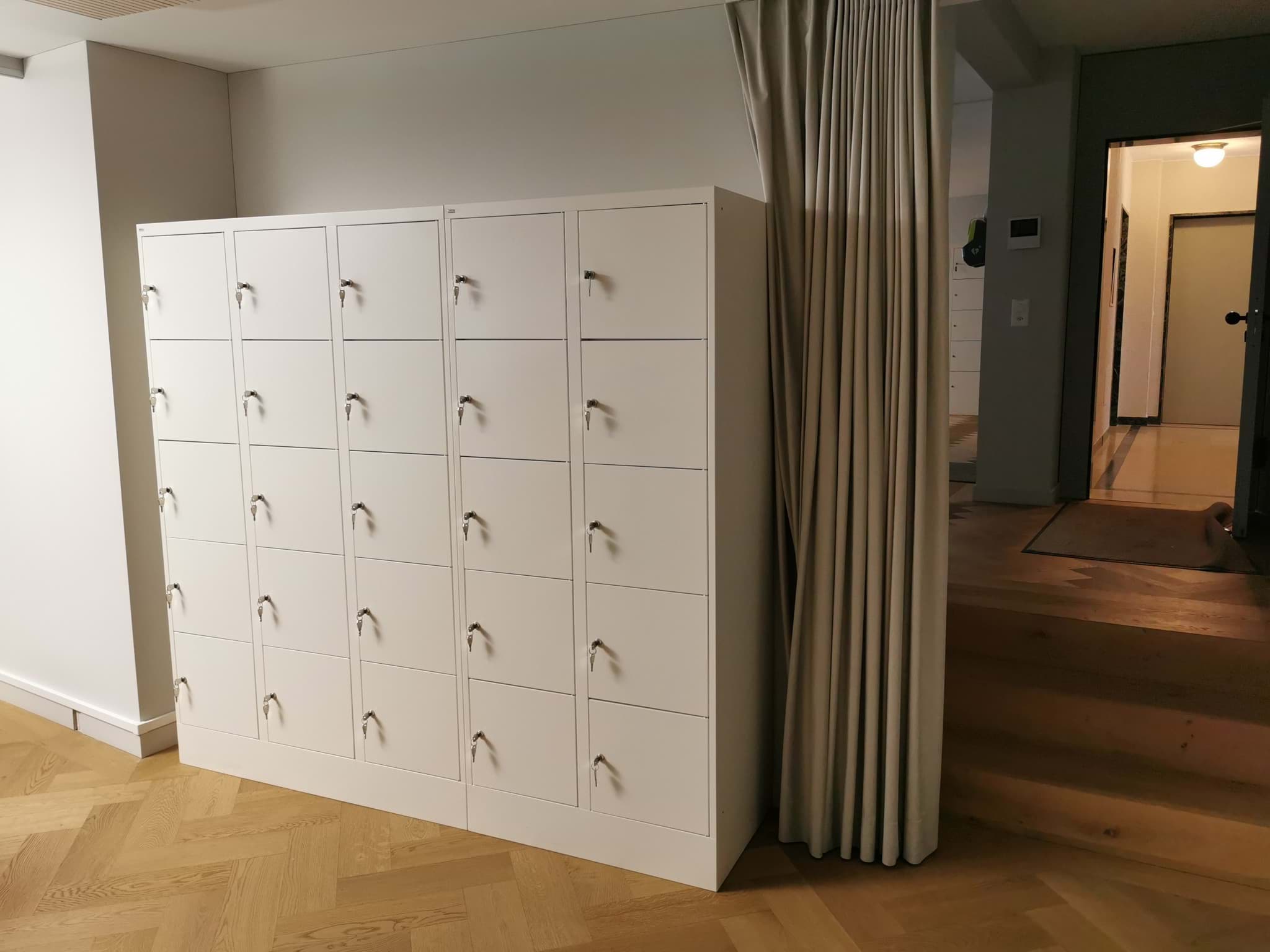 Schliessfach- und Schiebetürenschränke