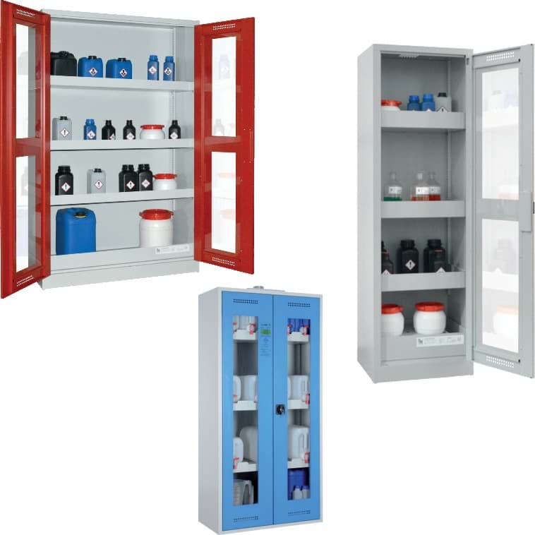 Schränke mit Flügeltüren mit Sichtfenster