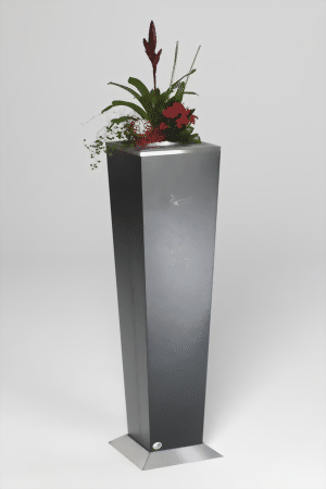 Aschersäule mit Pflanzeneinsatz, H 110 in Pyramidenstumpfform, antik-silber
